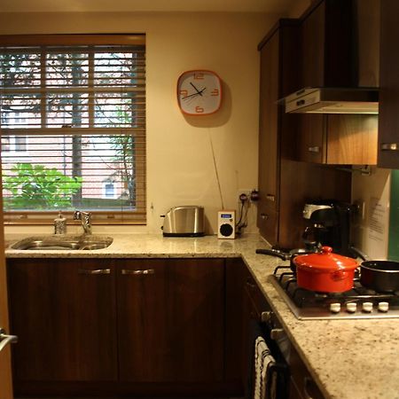 Canterbury Elms Court Apartamento Exterior foto